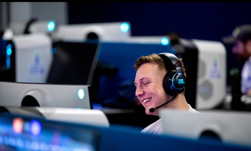 GVSU Esports Member Smiles While Gaming